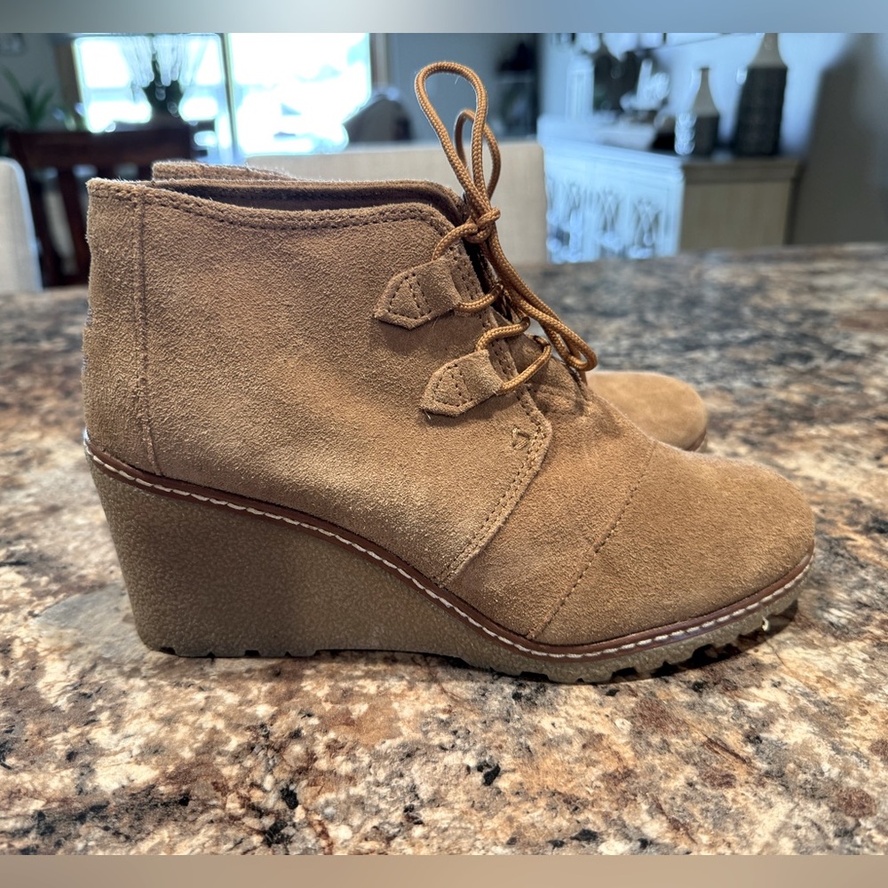 Women’s TOMS suede wedges
